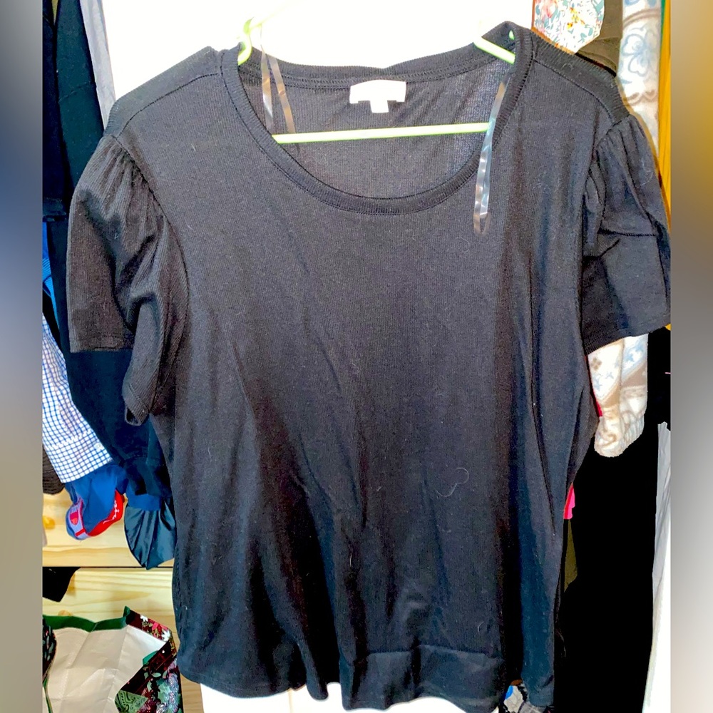 Basic Black Tee with puff sleeve.